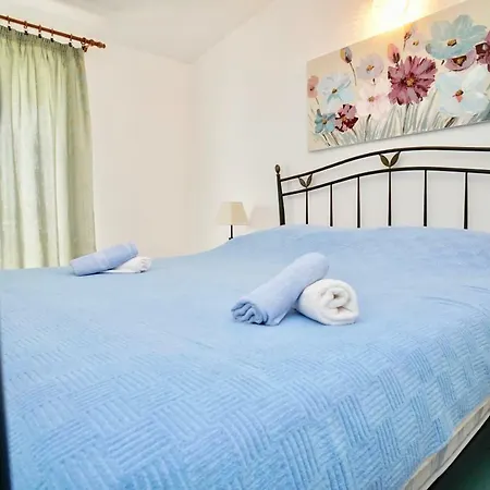 Διαμέρισμα B Apartman *