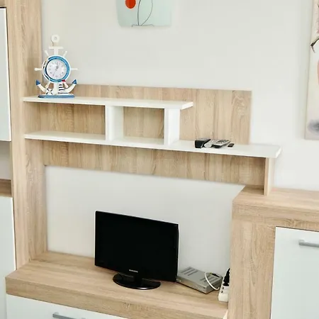 B Apartman Τρογκίρ